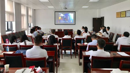 8月3日至4日，隧道公司全體黨支部應(yīng)集團(tuán)總公司黨委主題教育領(lǐng)導(dǎo)小組通知要求，利用周末兩天時間對黨章黨規(guī)、《習(xí)近平新時代中國特色社會主義思想學(xué)習(xí)綱要》、《中國共產(chǎn)黨黨員教育管理工作條例》、《主題教育應(yīng)知