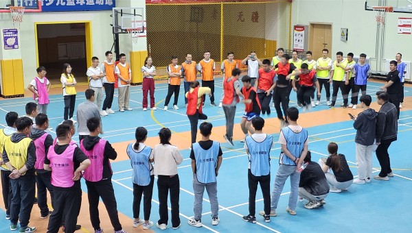 為進(jìn)一步豐富廣大職工文體生活，展現(xiàn)職工拼搏奮進(jìn)、昂揚向上的精神風(fēng)貌，在國慶、中秋雙節(jié)來臨之際，交科公司一公司、三公司、路政公司黨支部紛紛組織開展職工趣味運動會。交科公司一公司在和政縣舉辦“與國同慶筑夢