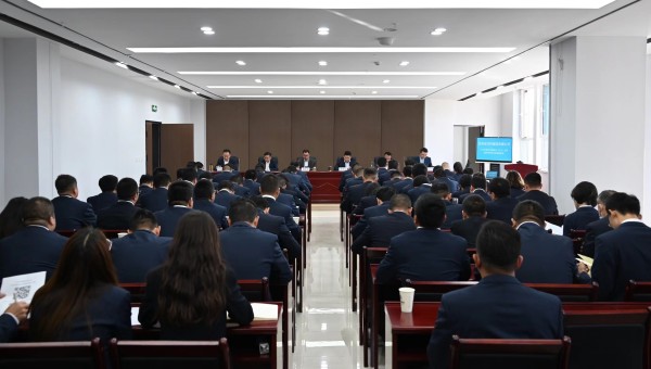10月14日，交科公司召開(kāi)2023年安委會(huì)（擴(kuò)大）會(huì)議暨項(xiàng)目綜合檢查通報(bào)會(huì)。會(huì)議傳達(dá)學(xué)習(xí)了2023年甘肅省第四次安委會(huì)擴(kuò)大會(huì)議精神等內(nèi)容，對(duì)公司上階段安全生產(chǎn)工作進(jìn)行了全面總結(jié)，對(duì)下階段安全生產(chǎn)工作進(jìn)