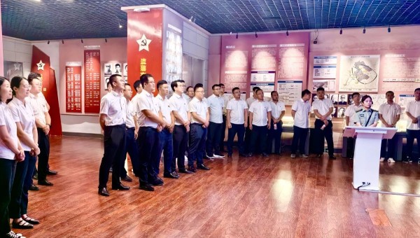 在中國共產(chǎn)黨建黨103周年之際，為了重溫黨的光輝歷史，讓大家繼承和發(fā)揚黨的光榮傳統(tǒng)和優(yōu)良作風(fēng)，把廣大黨員的思想和工作實效落實到公司高質(zhì)量發(fā)展奮進目標上來。近日，交科公司黨委二公司黨支部、四公司黨支部、